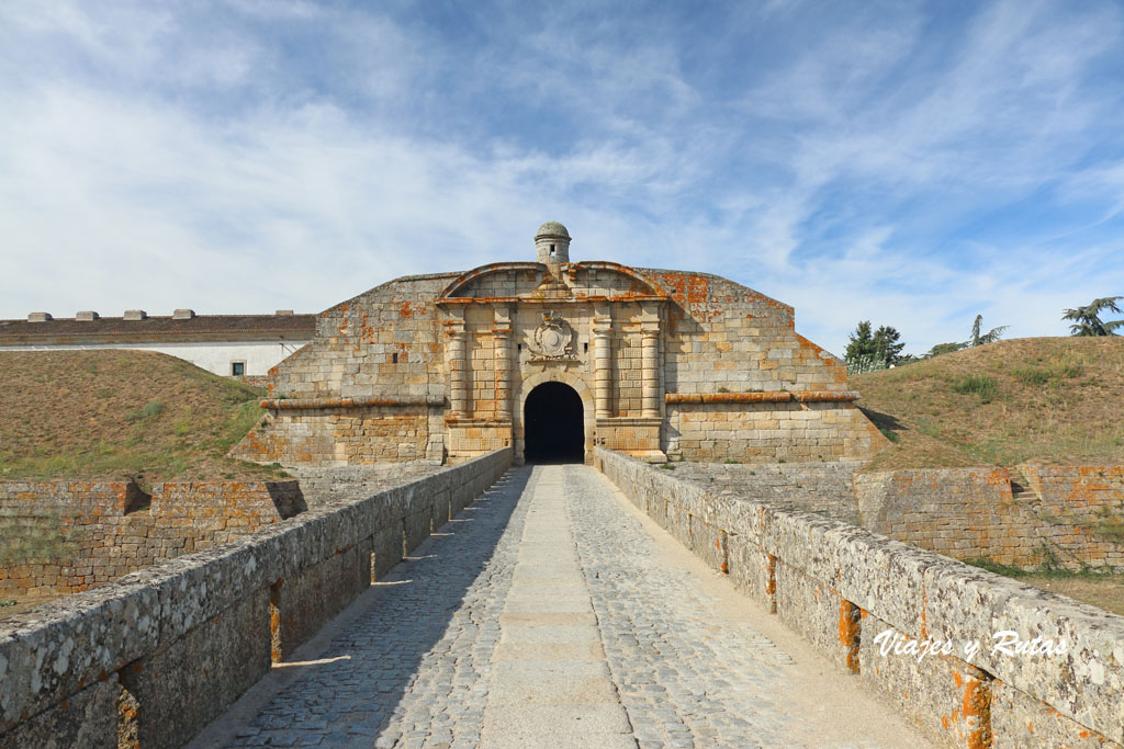 Almeida-Puerta-de-San-Francisco